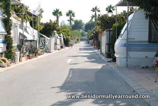 Avenue of caravans on Villamar