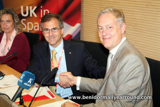 signing cruz roja agreement
